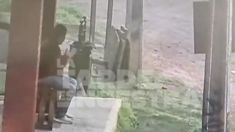 Video muestra el momento exacto en que liberan al exalcalde de Macul - La Tarde es Nuestra