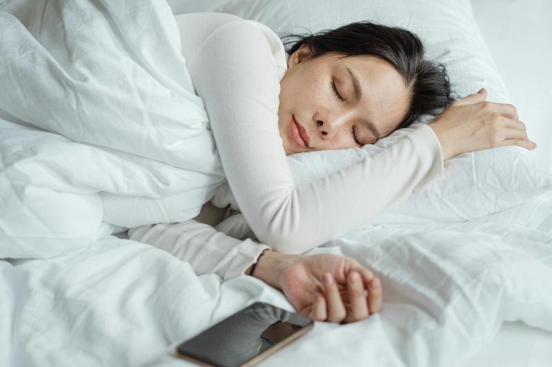 Ketut Subiyanto/Pexels - Evitar las pantallas te puede ayudar a dormir mejor