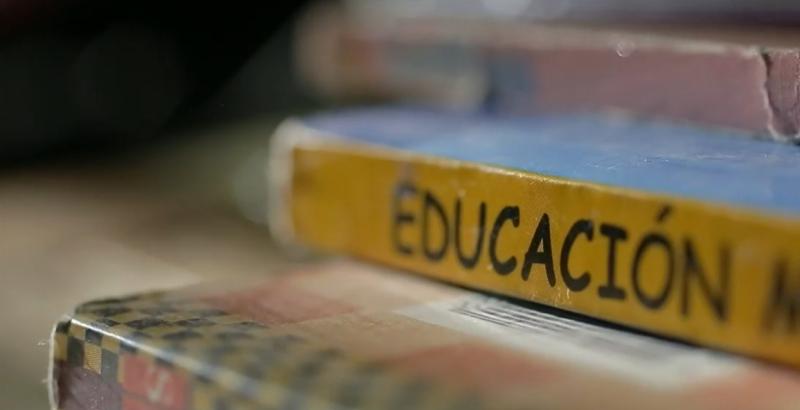 "Él decía que era la niña quien lo provocaba": Apoderados describen comportamiento de profesor que enviaba audios de índole sexual a niña de 11 años