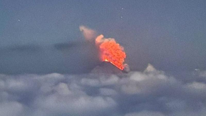 Volcán entra en erupción tras terremoto en Rusia - AFP
