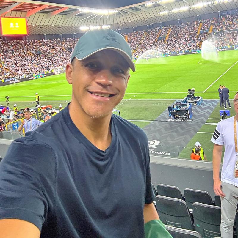 Alexis Sánchez - Instagram: @alexis_officia1