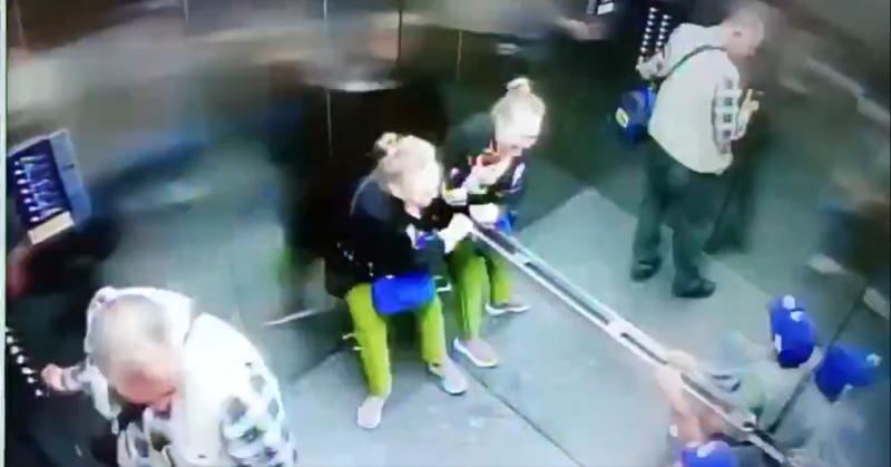 @pasotti_ - Mujer vivió minutos de terror atrapada en ascensor que se desplomó