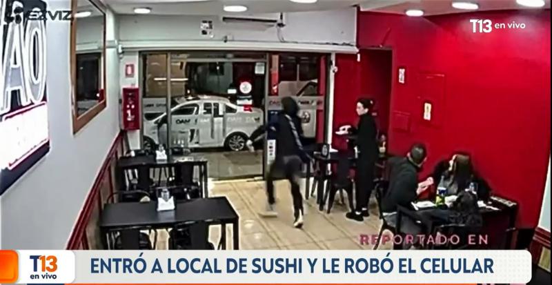 T13 - Lanzazo dentro de local de sushi