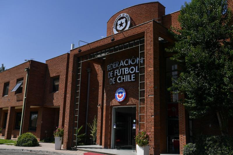 Agencia UNO - Guarello asegura que millonaria deuda que enfrenta ANFP es reflejo de la "soberbia e incluso estupidez" de sus dirigentes