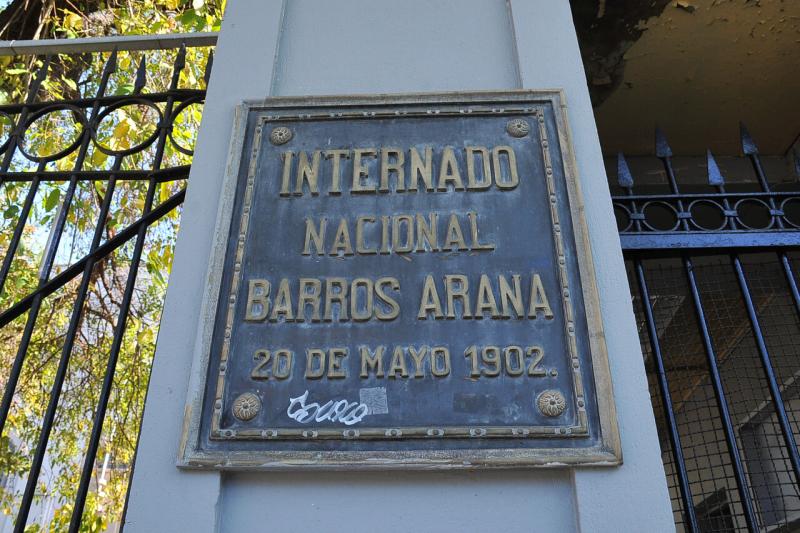 Agencia Uno - Agencia Uno - Vallejo y denuncia de profesor del INBA rociado con bencina: "Esto es un hecho de máxima gravedad"