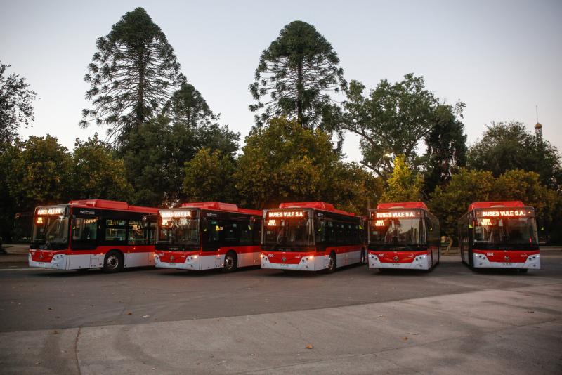 Agencia UNO - Acusan bajos sueldos y abuso laboral: Conductores de buses RED inician paro este martes