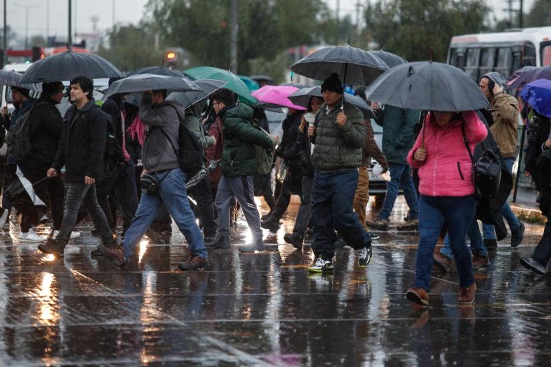 ¿Vuelve la lluvia a Santiago? Gianfranco Marcone adelanta las condiciones del tiempo para los próximos días - Referencial Agencia Uno