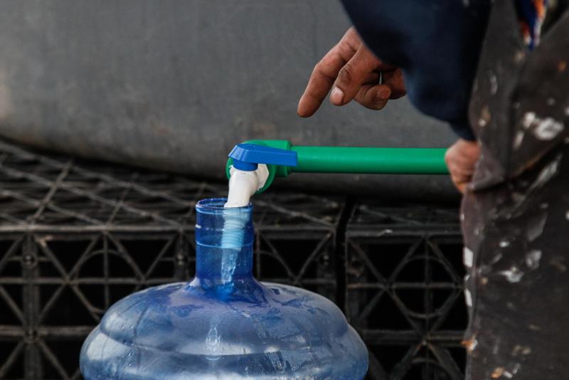 Anuncian corte de agua en seis comunas de Santiago - Agencia Uno