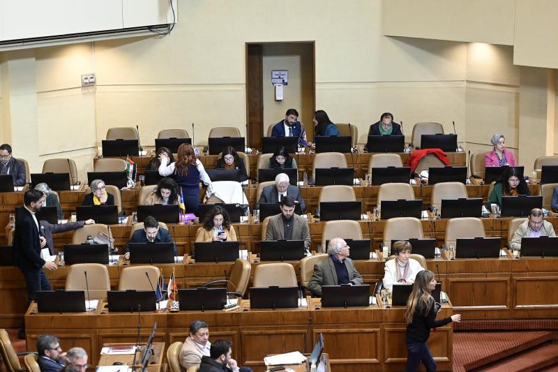 Acogen querella contra diputados que salieron de vacaciones en semana distrital - referencial Agencia Uno