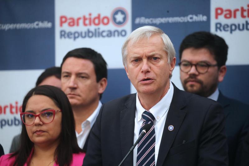 Aton- PPD acusó "plagio" de Kast y republicanos