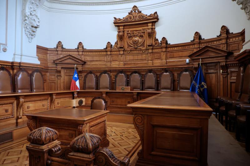 Universidad deberá pagar $60 millones a exalumna que nunca pudo titularse por falla en convalidación de ramos - Aton