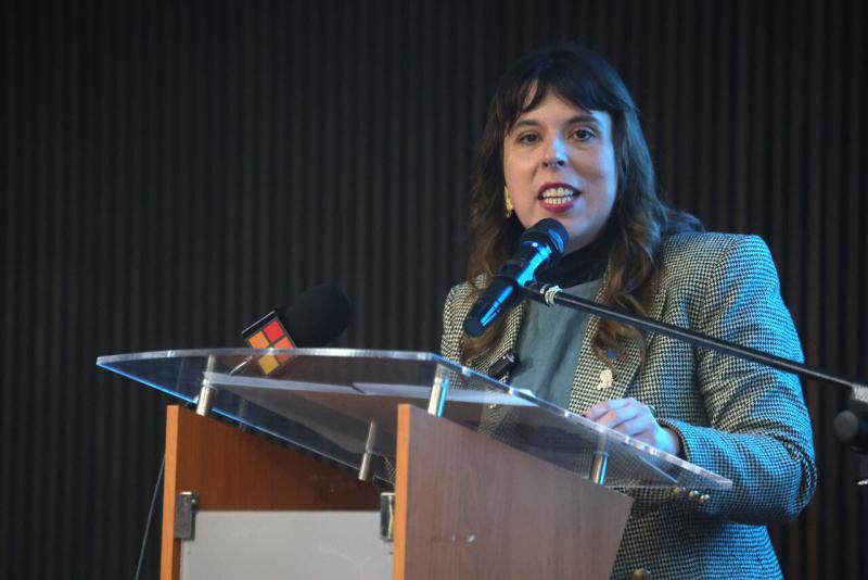 Aton - Presidenta del Frente Amplio, Constanza Martínez