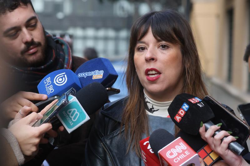 Aton - Presidenta del Frente Amplio, Constanza Martínez