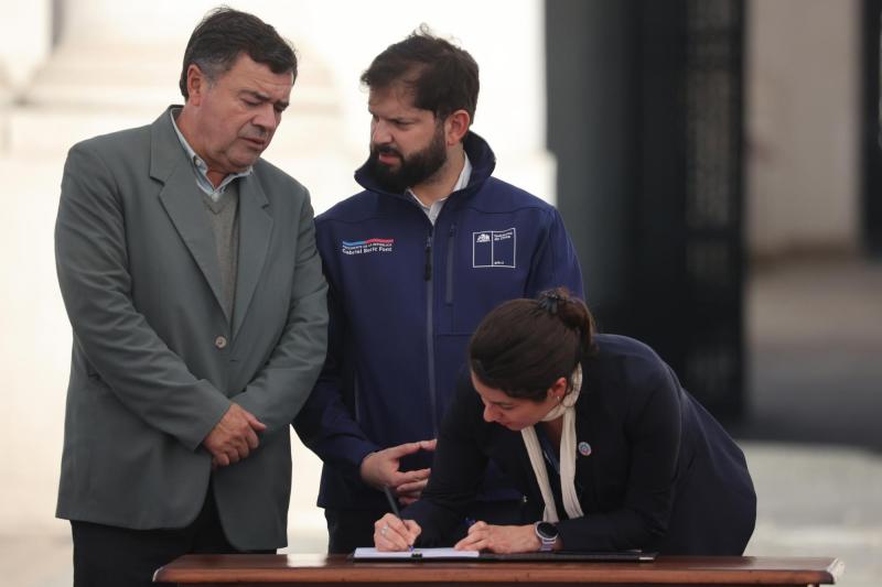 Aton- Ex ministro Valenzuela estuvo en el gabinete desde el inicio del gobierno