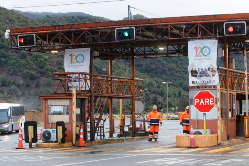 Aton - Gobierno paraliza operación en mina El Teniente y aclara que origen de derrumbe "es materia de investigación"