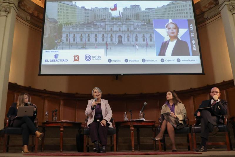 Aton- Jara participó de seminario de Clapes UC