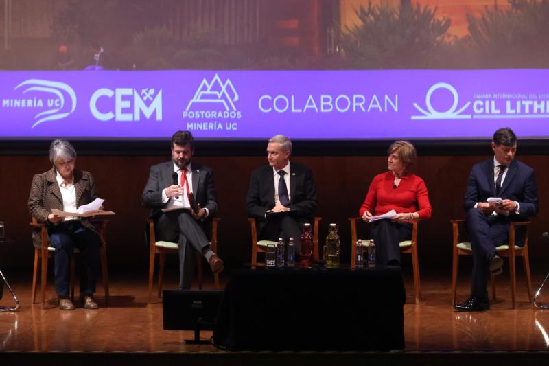 Aton- Kast asegura que Jara mintió en conversatorio sobre minería