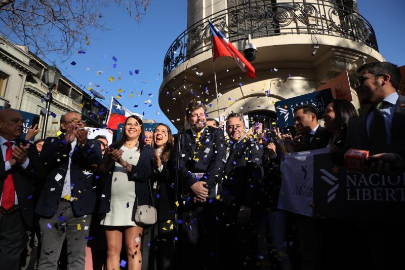 Aton- Kaiser es el primero en inscribir su candidatura