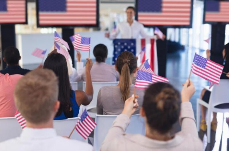 Estadounidense viviendo en Chile se lanza contra el sistema educativo en Estados Unidos: “Realmente trabajaron para hacernos temer a otros países" - Freepik 