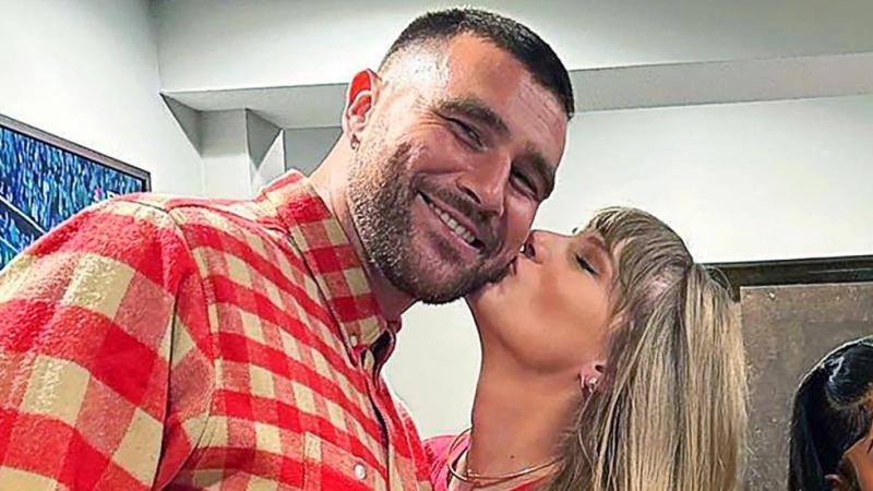 Redes sociales (archivo) - Travis Kelce y Taylor Swift