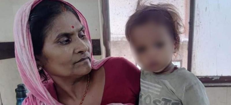 Niño de 2 años mordió a una cobra y sobrevivió: "Cuando llegamos, ya tenía la cabeza de la serpiente en la boca” - RRSS