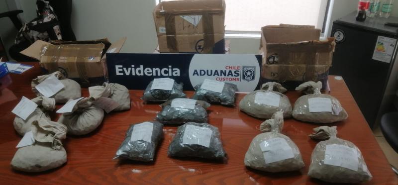 T13 - Aduana incauta millonario e inédito cargamento de monedas y billetes "de colección" rumbo a Alemania desde San Antonio | Aduana de San Antonio