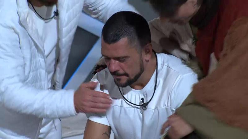 13 - T13 - La sorpresa que recibirá Juan Pedro de Karen Paola y que hará llorar a todos en "Mundos Opuestos"