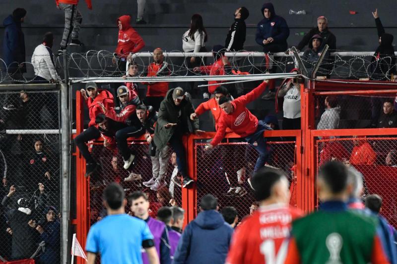 Photosport - "La parcialidad de Universidad de Chile sembró la violencia": El video publicado por Independiente tras graves incidentes en Avellaneda