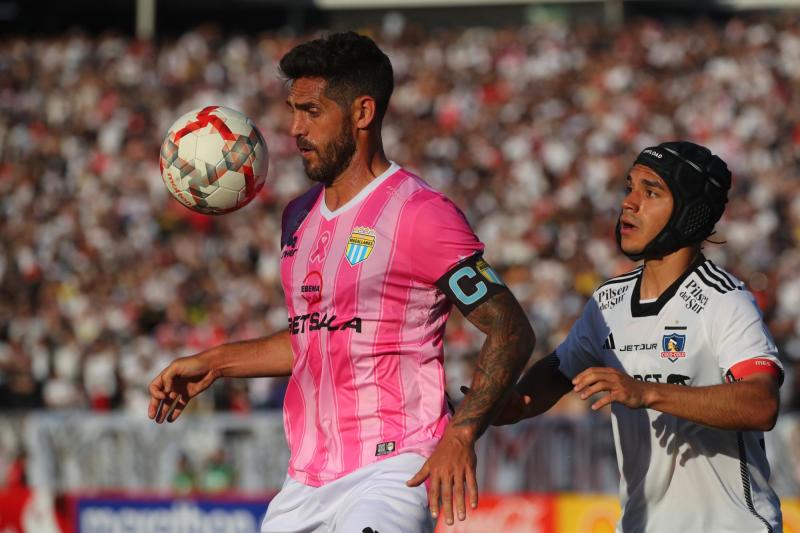 Joaquín Larrivey contra Colo-Colo - Photosport