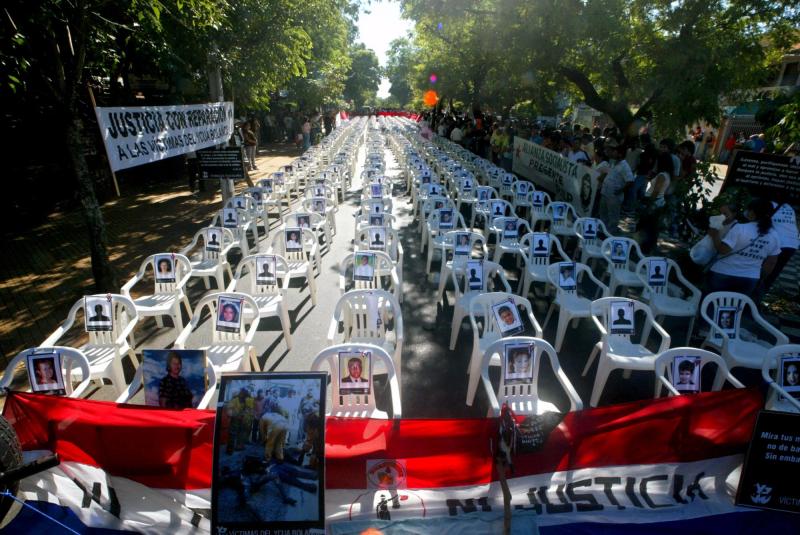 AFP - Conmemoración de las víctimas de tragedia en supermercado Ycuá Bolaños