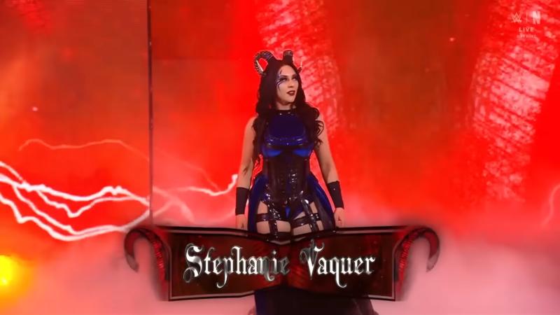 Stephanie Vaquer la última vez que luchó en RAW - WWE