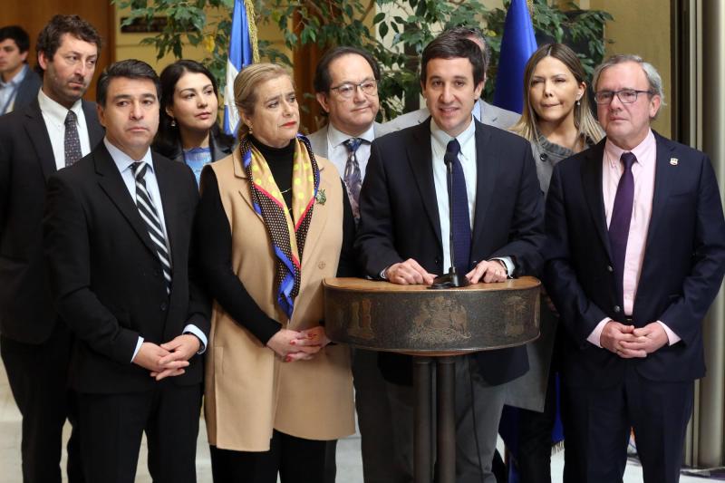 UDI exige a Boric y Jara condenar homenaje a Fidel en Santiago