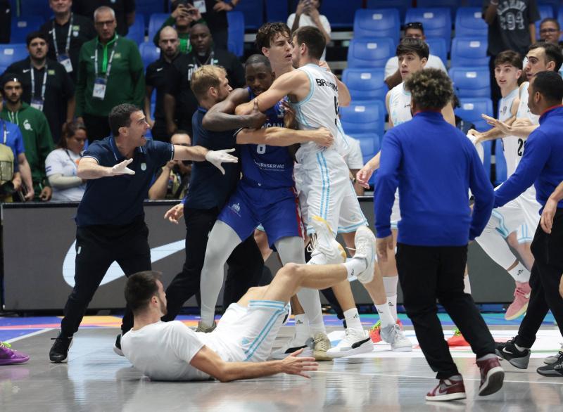 Reuters - Argentina y República Dominicana terminan a los golpes en la FIBA AmeriCup 2025