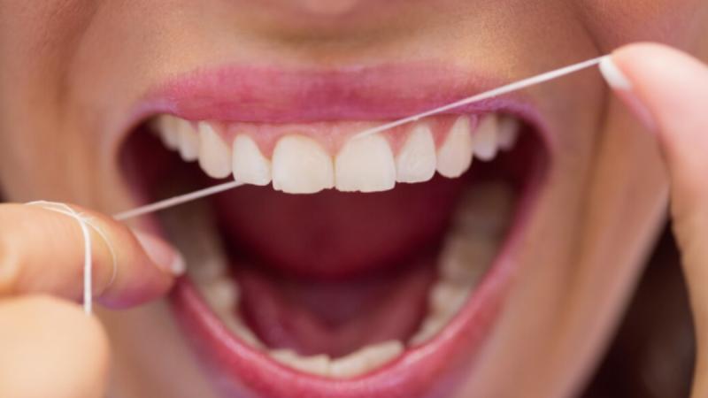 Dentista entrega cuatro claves contra el mal aliento - referencial freepik