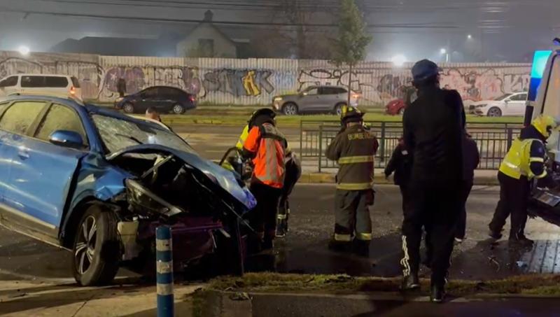 Conductor estaría en estado de ebriedad: Vehículo chocó contra bus RED en La Pintana