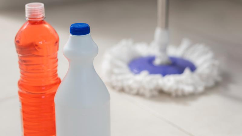 Freepik - Productos de limpieza