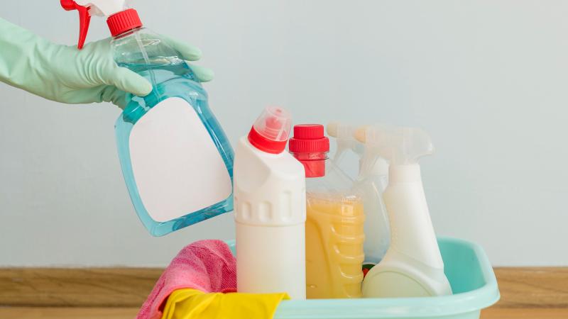 Freepik - Productos de limpieza