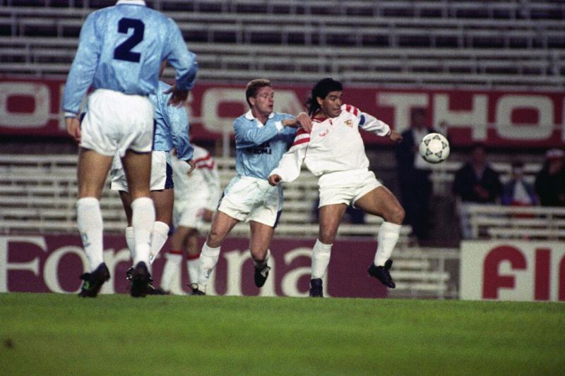 Reuters - Alexis Sánchez usará el número de Diego Maradona en el Sevilla