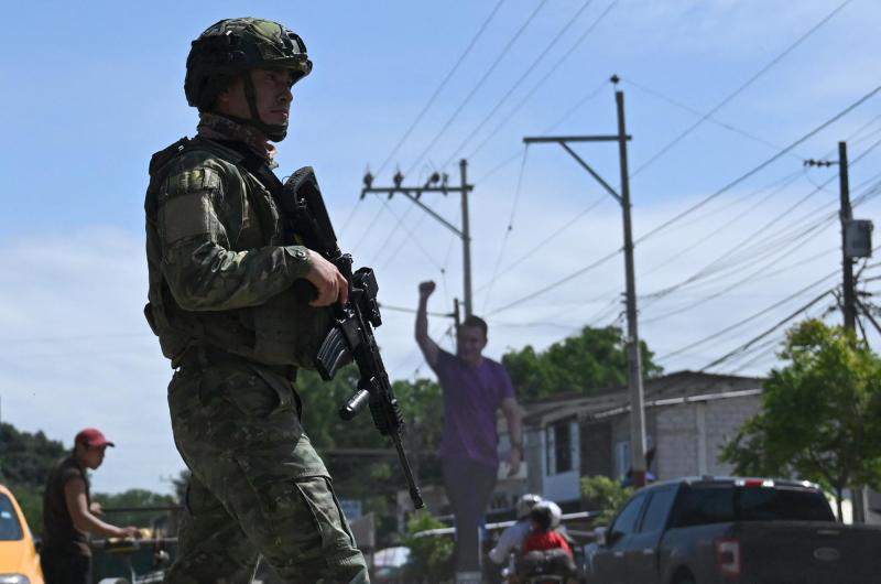 AFP - Militar es acusado de violar a joven recluta en Ecuador: Quedó en prisión preventiva