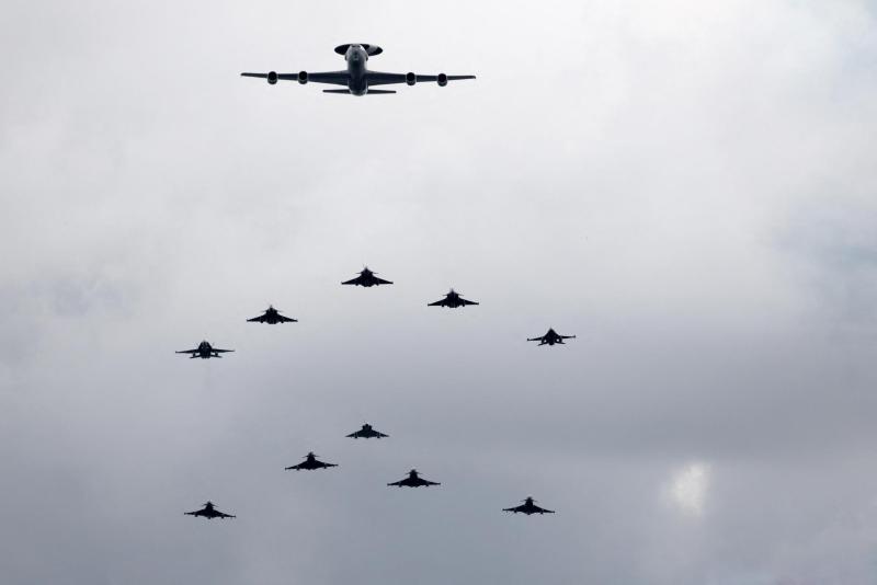 AFP - EE.UU. confirma que aviones de combate venezolanos sobrevolaron buque de su Armada en el Caribe