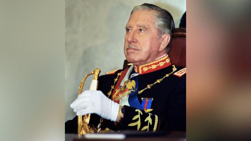 AFP - Pinochet se ubica en el segundo lugar de las figuras históricas más admiradas en Chile, según Cadem