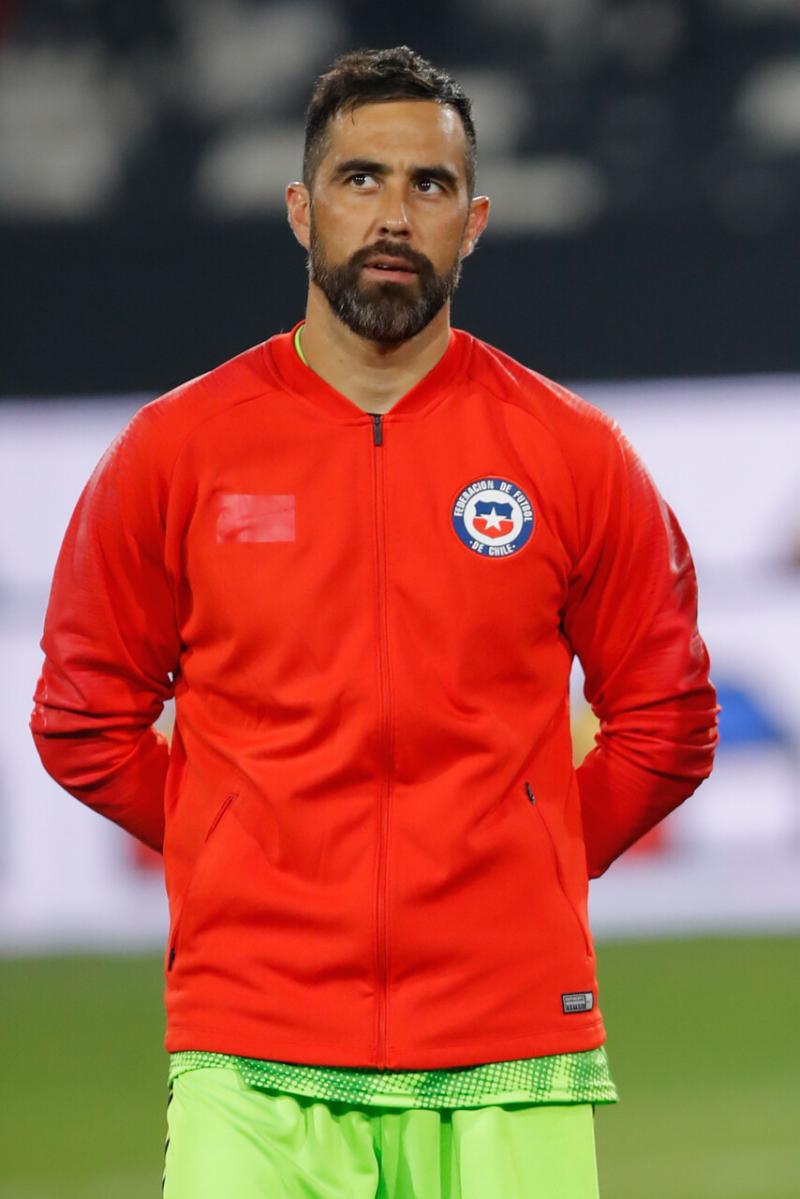 Agencia UNO - Matthei propone a Claudio Bravo como Ministro de Deportes si llega a La Moneda