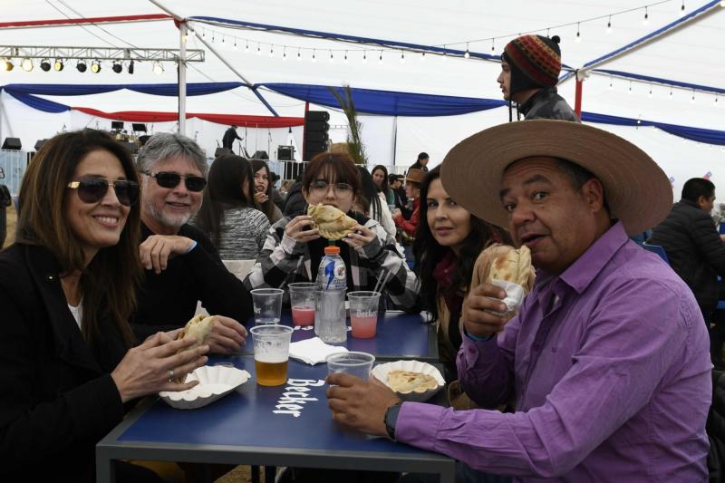Agencia Uno - ¿Lengua o dialecto? Lingüista resuelve debate sobre español de Chile