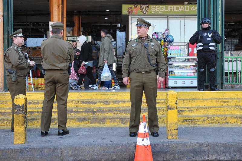 Agencia UNO - EN VIVO: Carabineros y PDI realizan operativo conjunto en La Vega