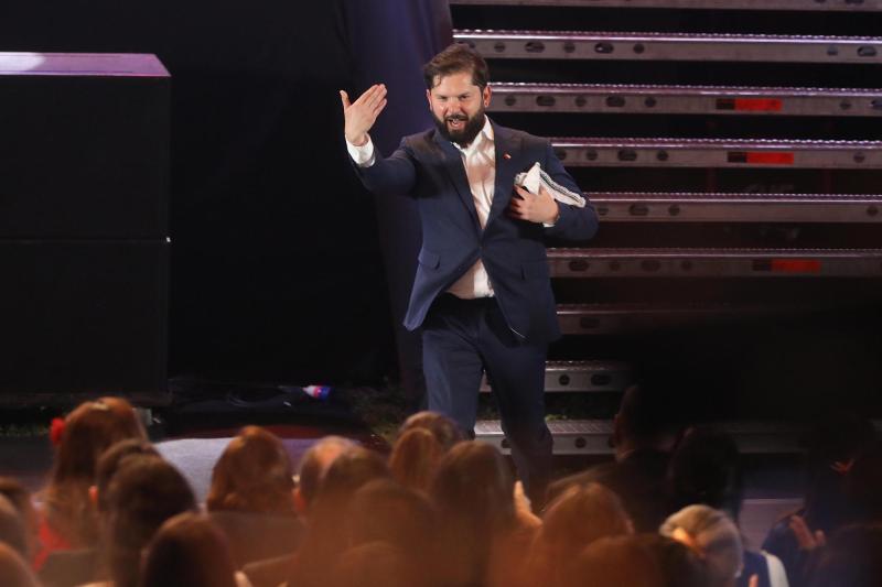Agencia Uno - Sigue EN VIVO el primer pie de cueca del presidente Boric y la inauguración oficial de las fondas 2025