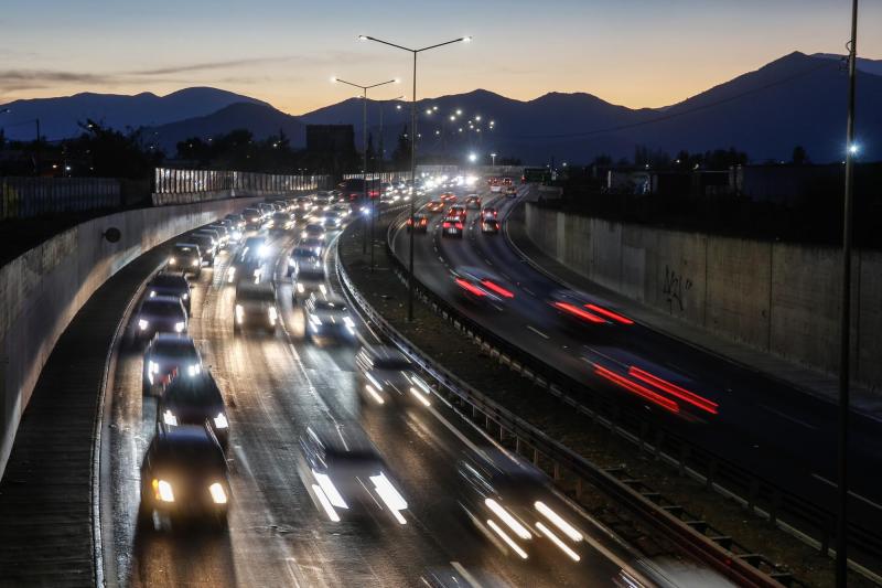 T13 - “Peaje a luca” y controles reforzados: Este es el plan de retorno a la RM tras masiva salida de autos en Fiestas Patrias | Agencia UNO (Referencial)