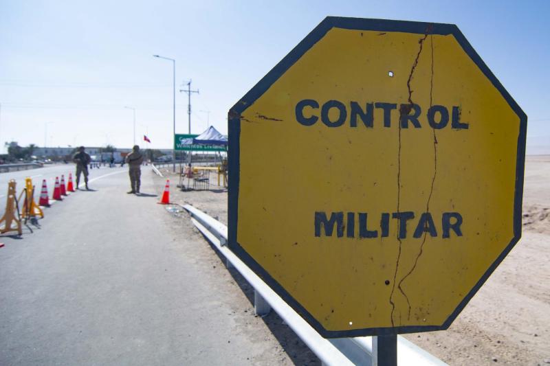 Agencia Uno - Arrestan a dos policías peruanos y tres civiles por ingreso de ketamina en Arica