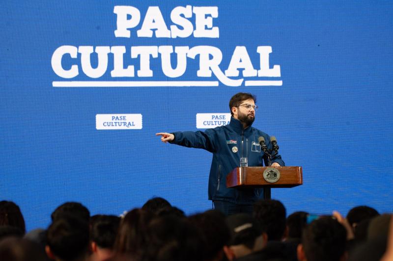 Presidente Boric detalla qué artistas chilenos está escuchando - Agencia Uno