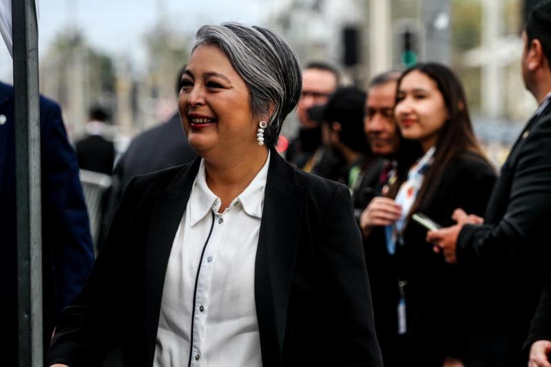 Jara responde a la UDI y apoya nominación de Bachelet - Agencia Uno