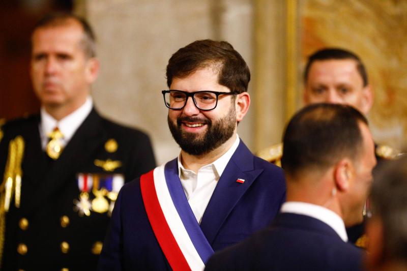 Presidente Boric víctima de la IA: usan su voz e imagen en estafa digital - Agencia Uno